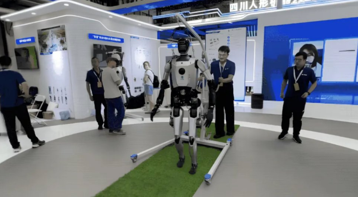 Humanoid Robots Pivot From Novelty to Utility as Big Tech Enters the Fray