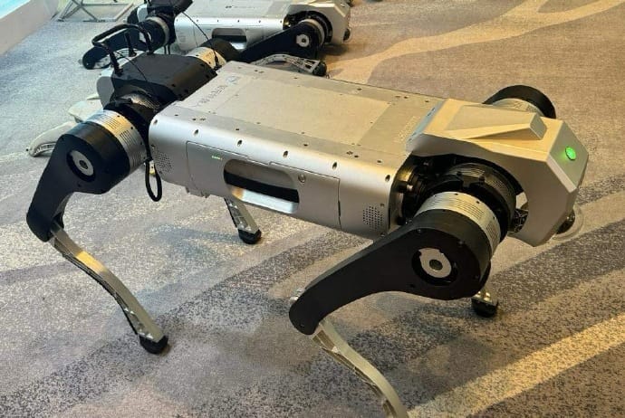 Agibot Unveils New Quadruped Robot, Eyes Tens of Thousands in 2026 Shipments