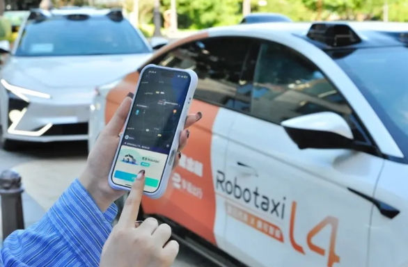 Shanghai Expands Robotaxi Services With Free Route to Pudong Airport