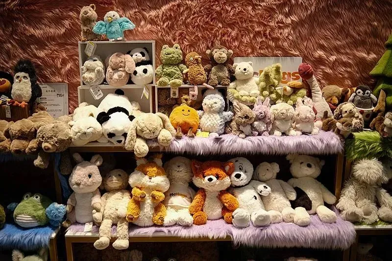 AI Toy Startups Draw Hundreds of Millions in Funding as Investors Hunt for Next Pop Mart