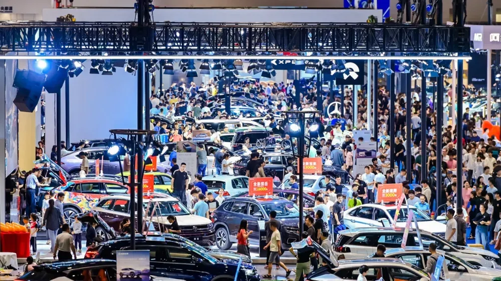 Chinese EV Makers Race to Subsidize Buyers Ahead of 2026 Tax Hike