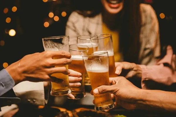 Instant Retail Boom Reshuffles China’s Beer Market, Hits Foreign Giants