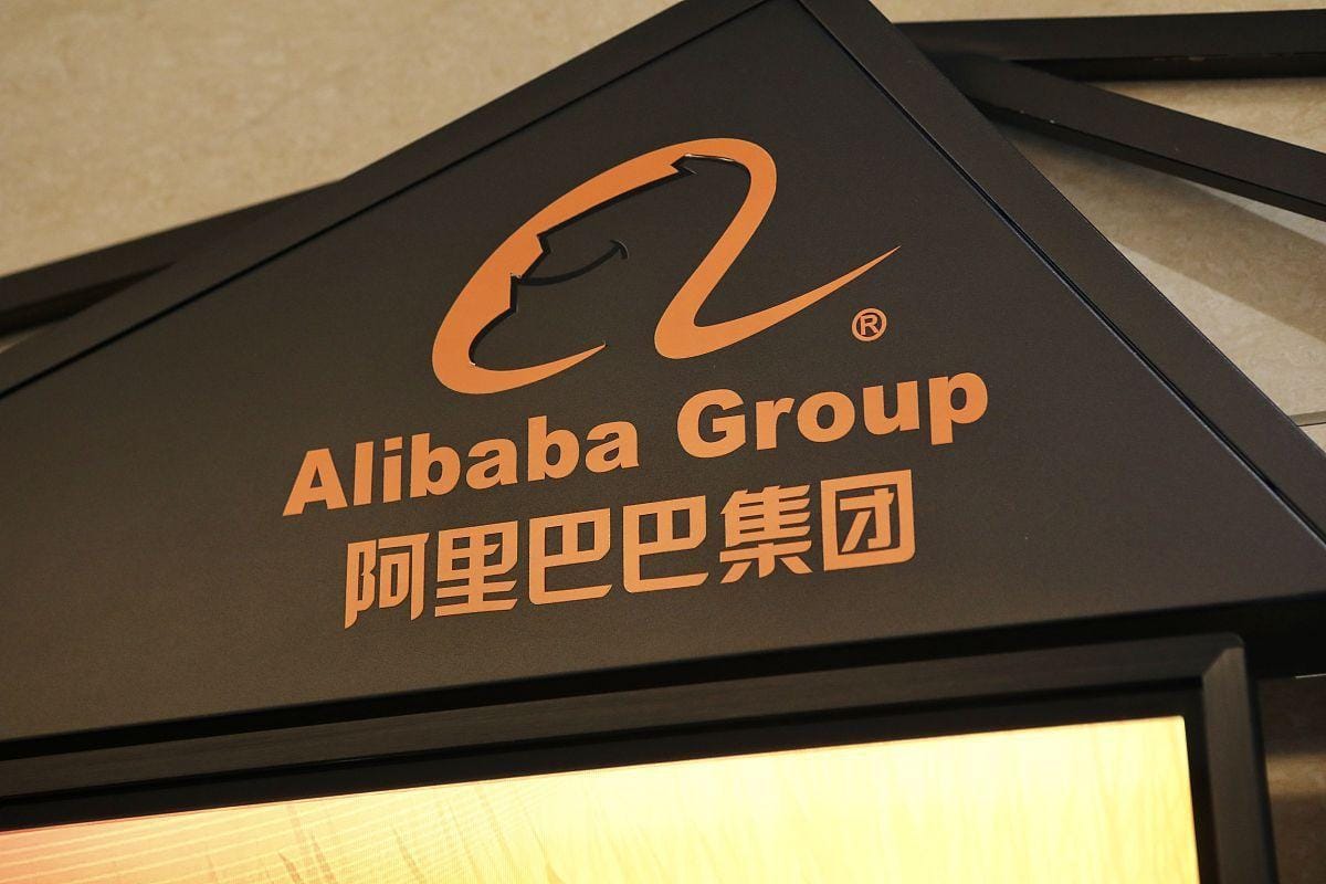 Alibaba Shares Slide as E-commerce Warnings Overshadow AI Surge, Goldman Says