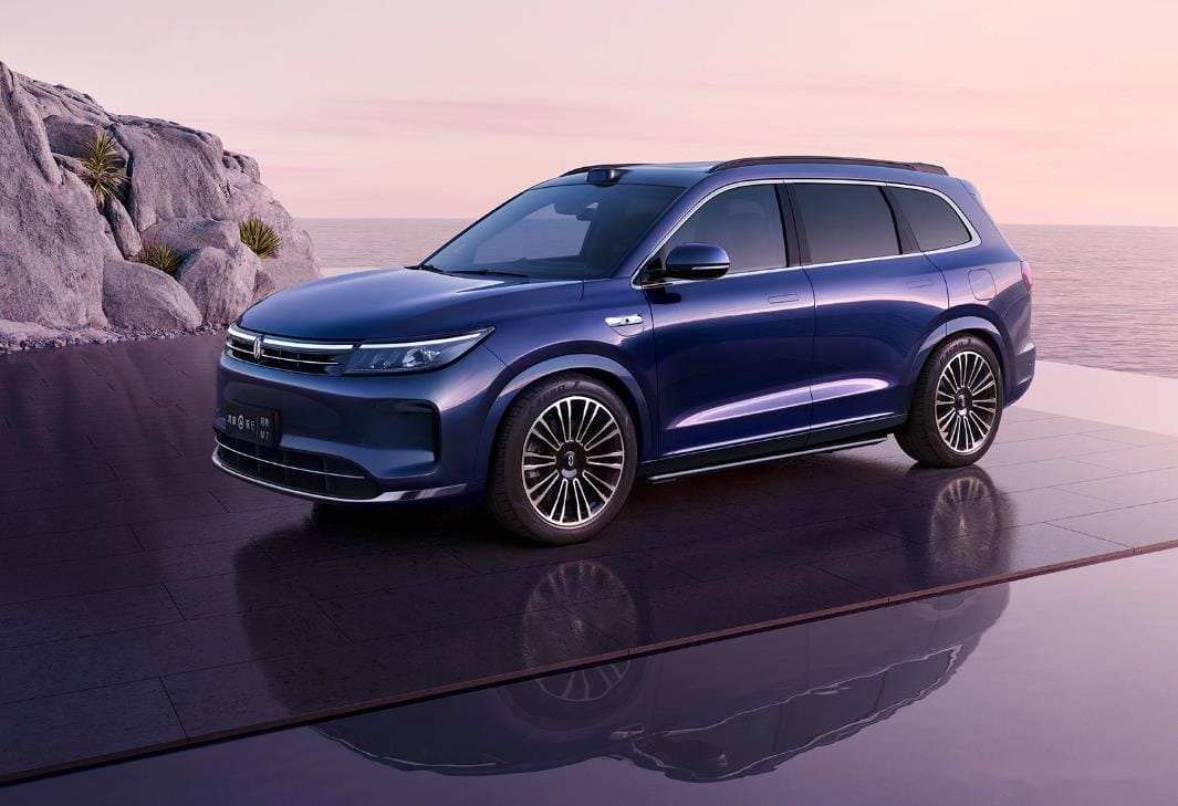 Seres Group Lists in Hong Kong With $3 Billion Backing in Largest Automaker IPO of 2025