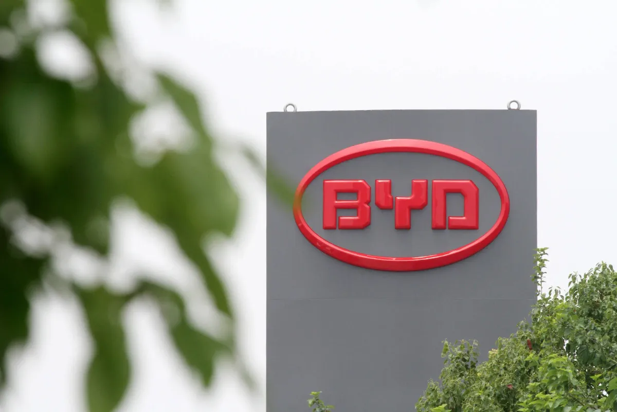 BYD Races Toward Sales Goal Amid Signs of Financial Strain