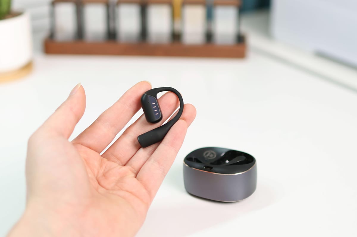 China's AI Earbuds Market Races Toward Commoditization as Budget Models Capture 60% Share