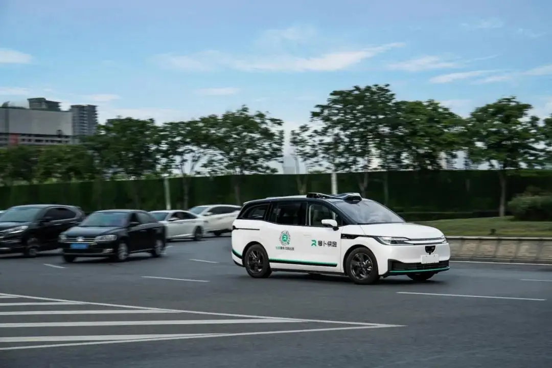Robotaxi Accident Prompts Safety Scrutiny as Chinese Operators Accelerate Expansion