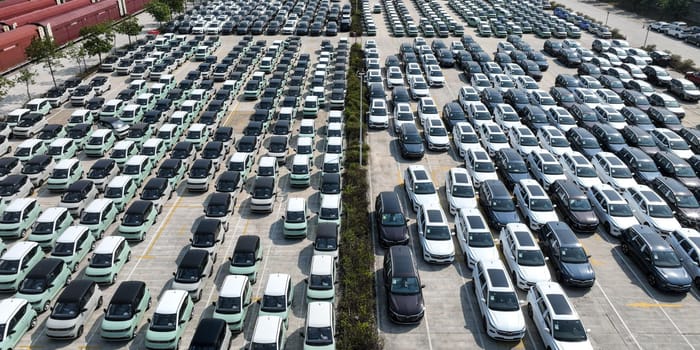 China Auto Output Hits Record High Even as Domestic Buyers Pull Back