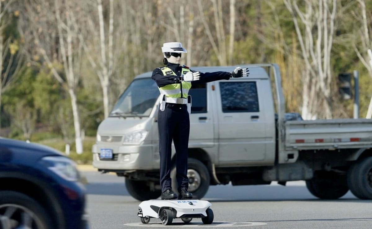 Chery Mornine Deploys Humanoid Traffic Robot in Wuhu as Smart Policing Moves to Public Roads