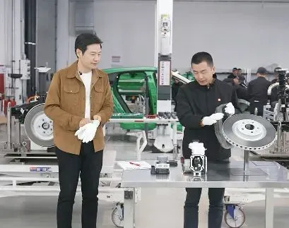 Xiaomi Founder Lei Jun Defends YU7 Quality in Live Teardown as 2025 Deliveries Beat Targets