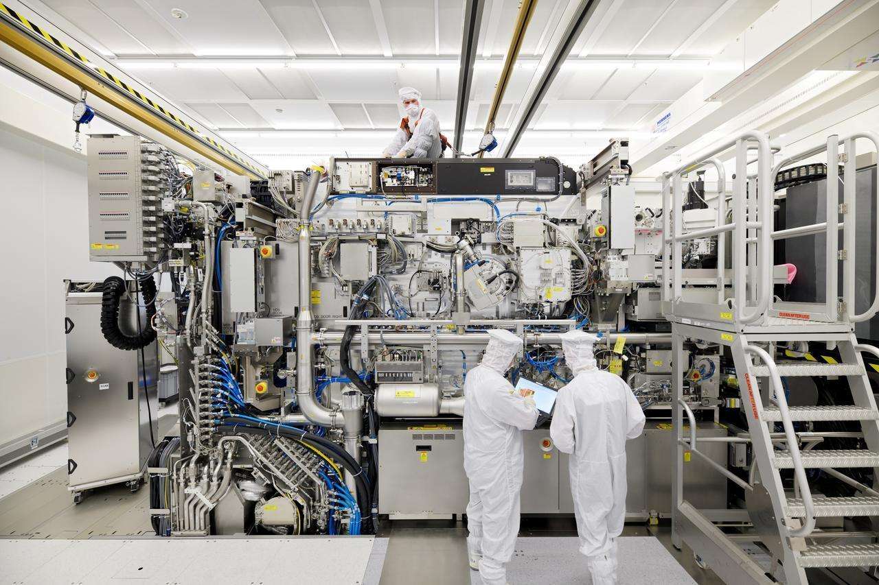 China’s Semiconductor Bet Is Showing Up at the Ports: UBS Sees Lithography Imports Signal Front-End Capacity Expansion