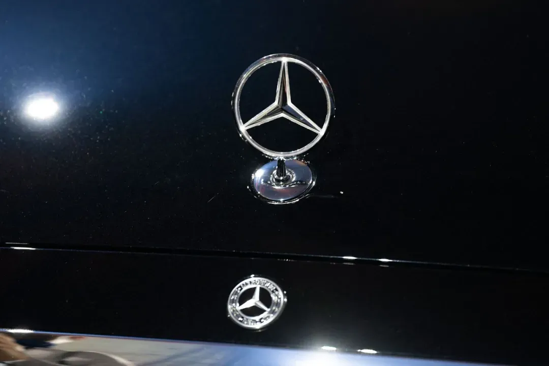 Mercedes-Benz Cuts List Prices by 10% as Sales in China Plunge 19%