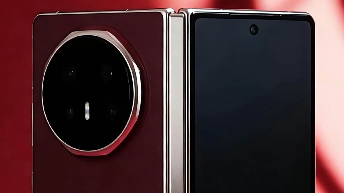 Honor Magic V6 Foldable Leaked in Live Images Ahead of MWC26 Debut