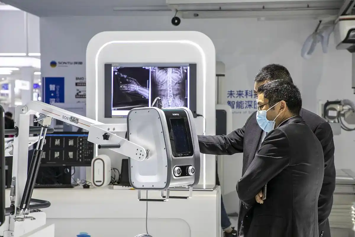 Goldman Sees Durable Global Bet in China Surgical Robots Despite Investor Skepticism