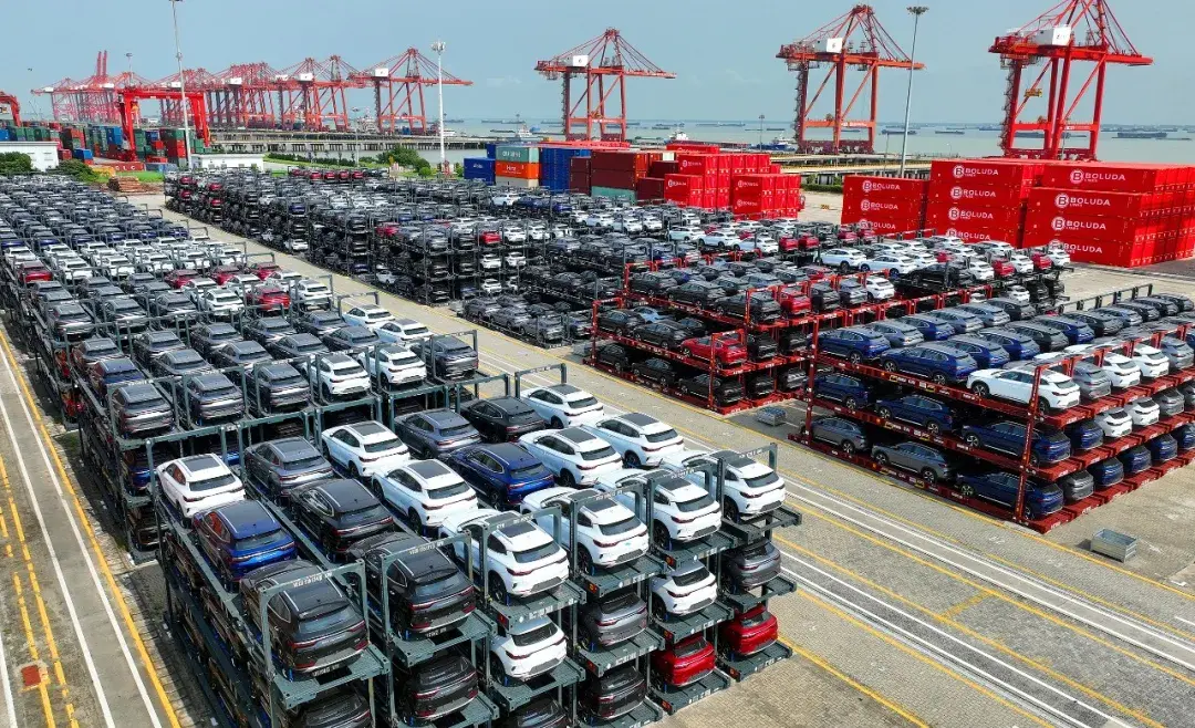Morgan Stanley Cuts China EV Targets as Homogenization Looms, Bets on AI and Exports