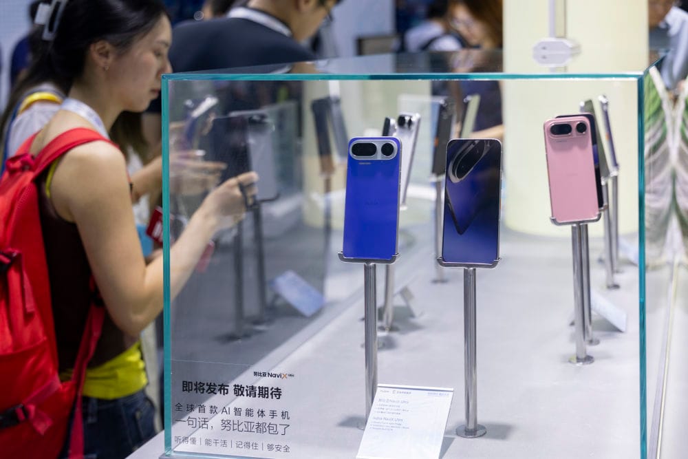 Huawei Secures Memory as China’s Smartphone Industry Faces Its Worst Cost Shock in a Decade