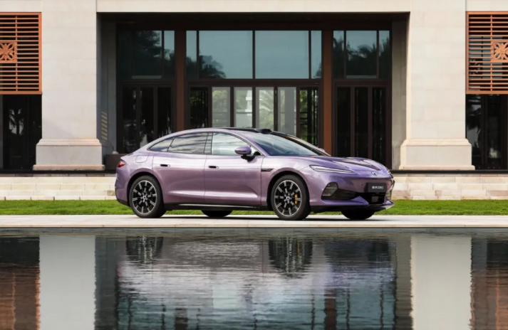 BYD's Denza Z9S Launches at RMB 255,800, Cuts Pre-Sale Price 20%
